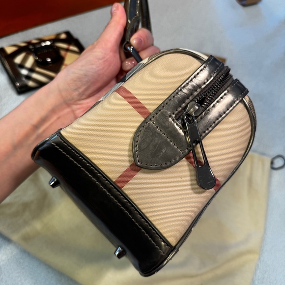 Burberry Beige/Metallic Nova Check PVC Chester Boston Bag used - Picture 3 of 16